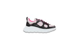 Sneakersy